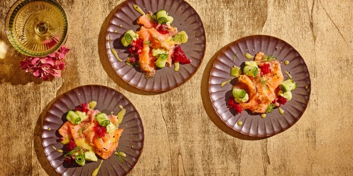Gravlax met avocadoroom en ingelegde groenten